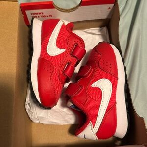 Siren Red Nike MD Valiant SE, Toddler 4C